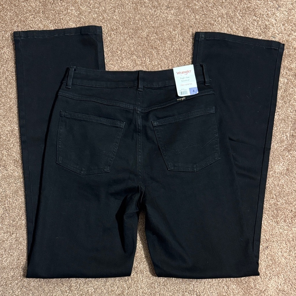Wrangler Women's Classic Black Straight Leg Jeans - Picture 4 of 4